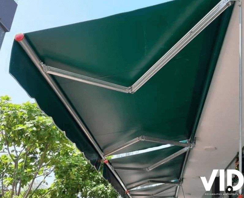 Một mái che di động bằng nhôm với màu xanh