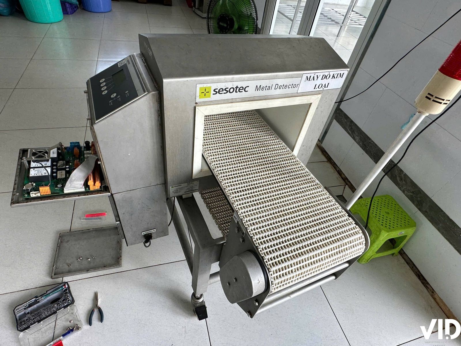 Máy dò kim loại Sesotec báo sai tín hiệu